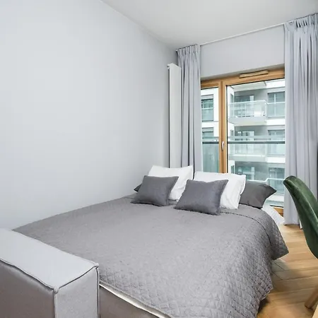 Luxury Mennica - Golden - Center