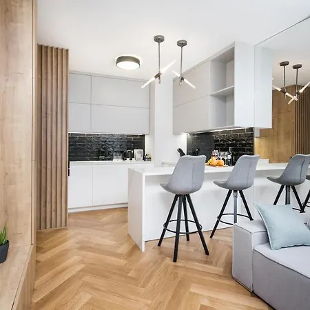 Luxury Mennica - Golden - Center