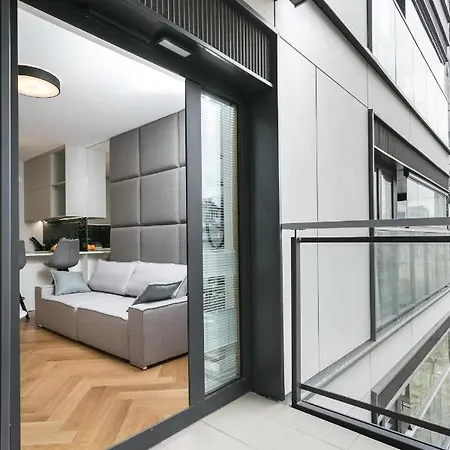 Luxury Mennica - Golden - Center