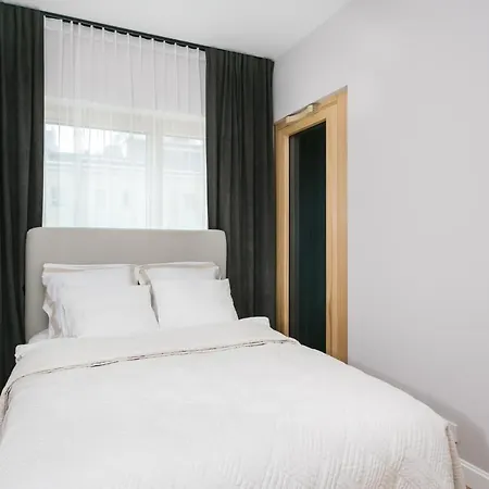 Luxury Mennica - Golden - Center Warszawa