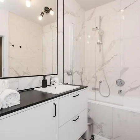 Luxury Mennica - Golden - Center