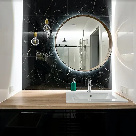 Luxury Mennica - Golden - Center